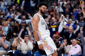 欧博娱乐-穆雷在湖人比赛中战术调整，领先优势明显引发热议！